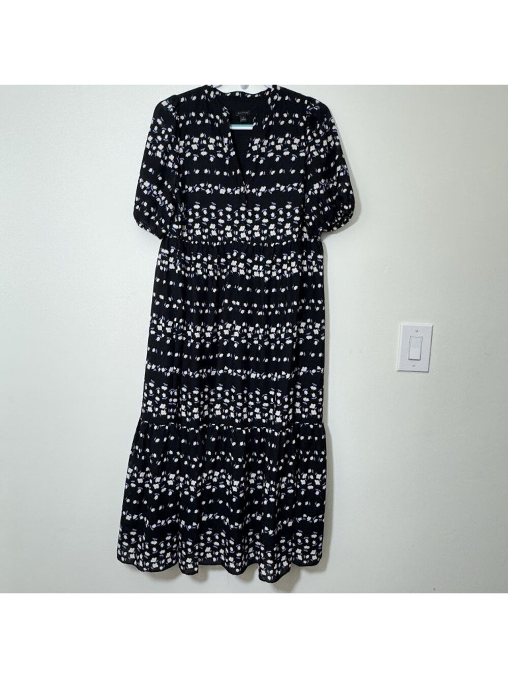 Ann Taylor Women’s Floral Tiered Midi Dress Size M Black Floral Lined